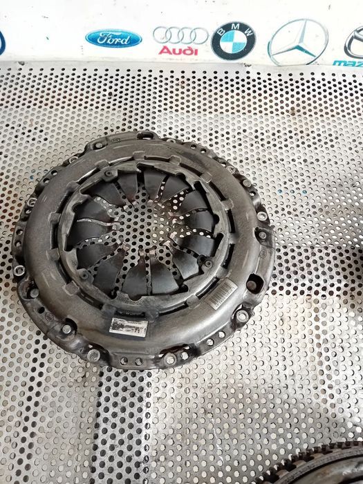 Kit Ambreiaj Volanta Masa Dubla Dacia Duster 1.5 Dci 4X4 6+1 Trepte An 10-17 Cod 302052316R Probata