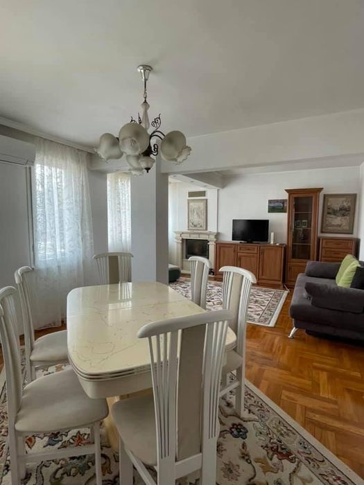 6 броя дървени столове