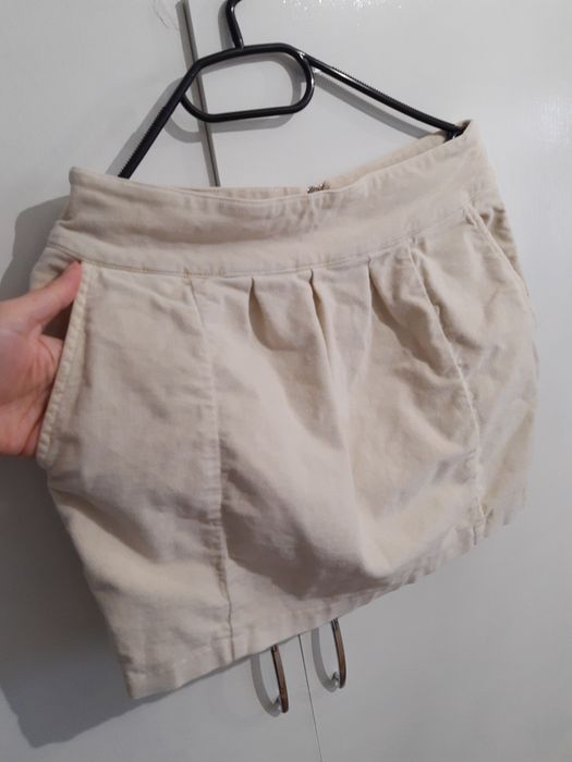 Fusta scurta cu buzunare si fermoar Stradivarius mărimea 36 S catifea