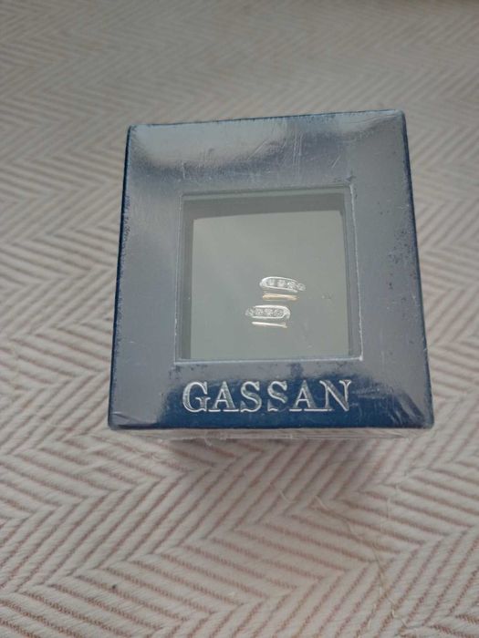 Златен дамски пръстен на фирма GASSAN с 8 брилянта