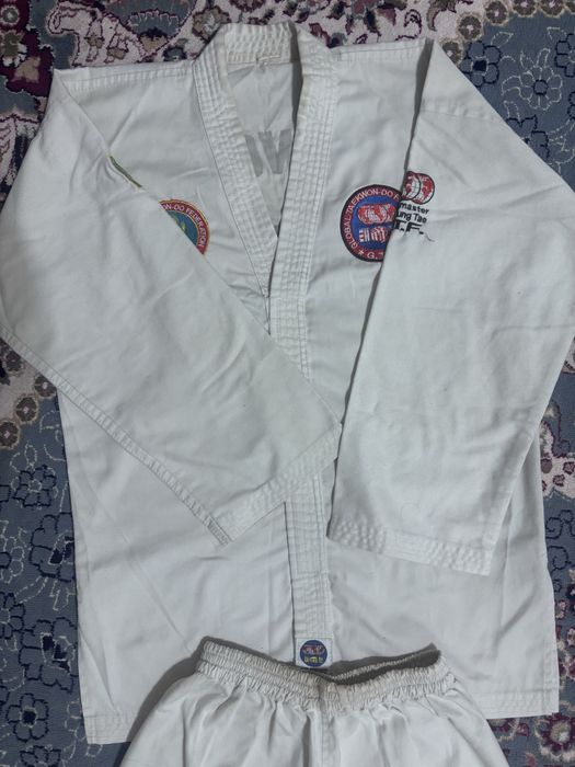 Продаётся форма и экипировка для тхэквондо (GTF).