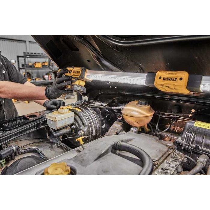 Акумулаторна LED лампа линейна DeWALT DCL045, 18V