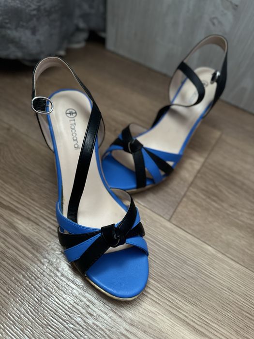 Продам новые туфли