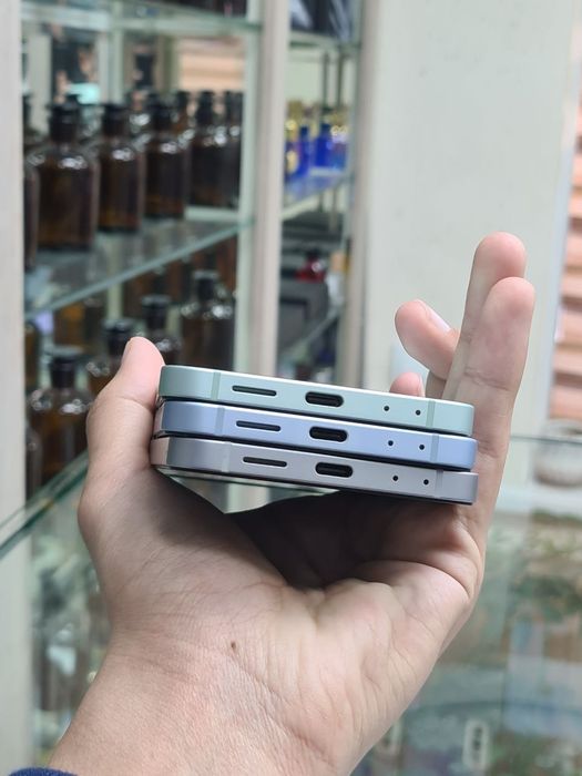 Samsung galaxy z flip 6 5G holati xarxil 12/256gb