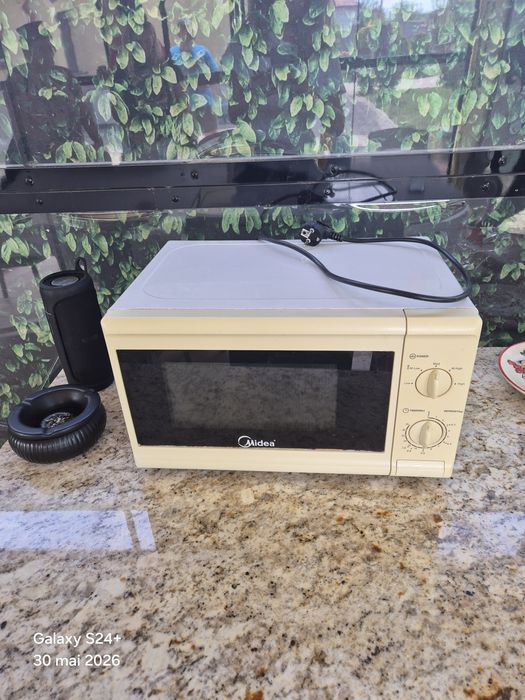 MIcrounde marca  Midea