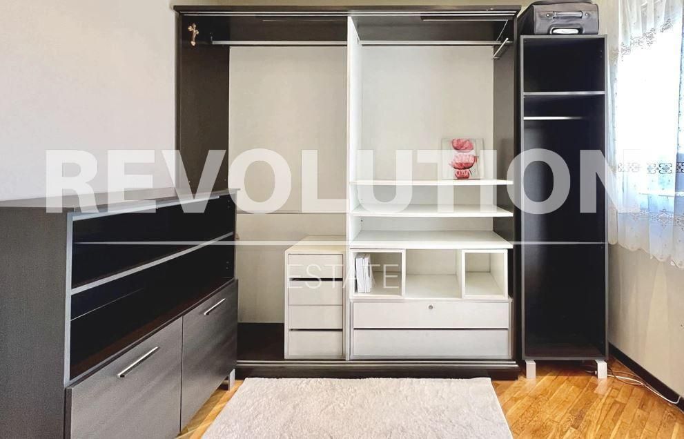 Тристаен апартамент в района на Център!