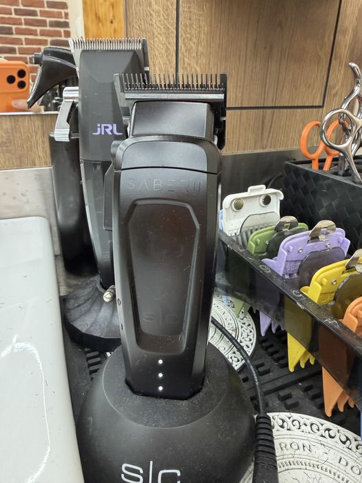 Vând mașină de tuns SC Saber II