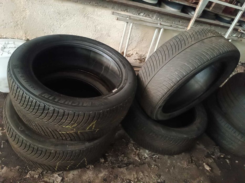 4бр. 285/45/21 Зимни гуми Michelin и 4бр. Летни Pirelli