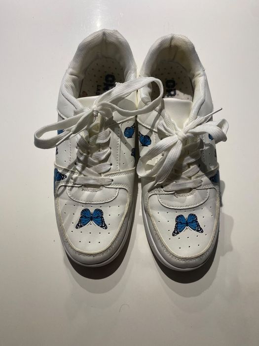Adidași Cropp albi cu fluturi albaștri – stare bună