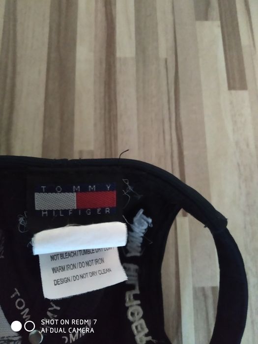 Шапка TOMMY HILFIGER  цена 50лв НАМАЛЕНА на 40лв