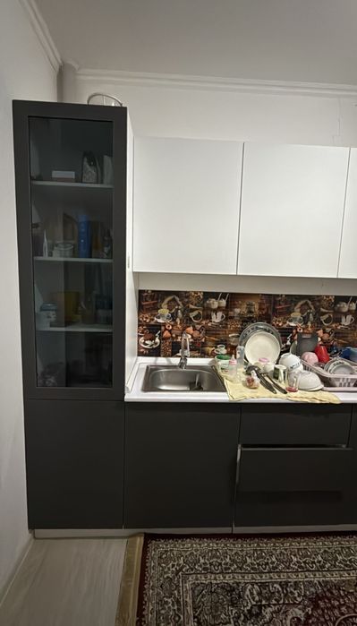 Кухынный гарнитур, прихожка, стол