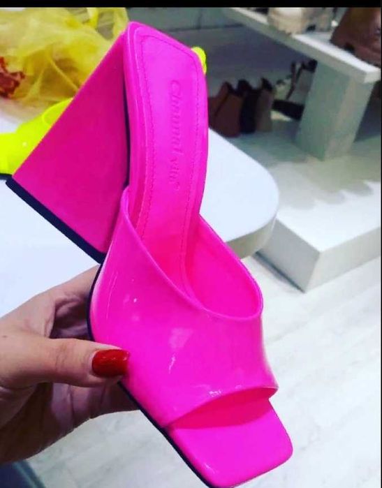 Продам новые шлепки размер с 36 по 39  очень яркие