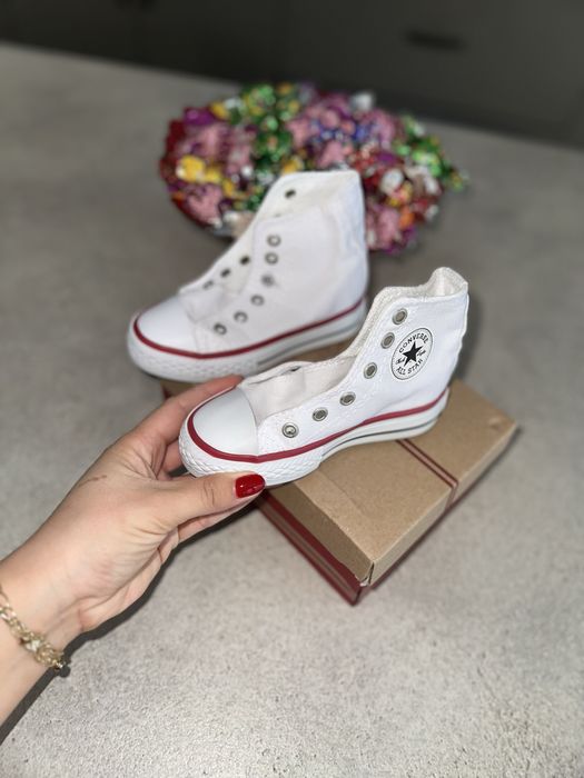 Tenisi noi converse bebe