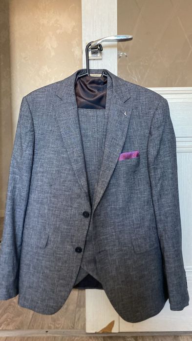 Тройка,очень хорошие,модные,размер 50,52