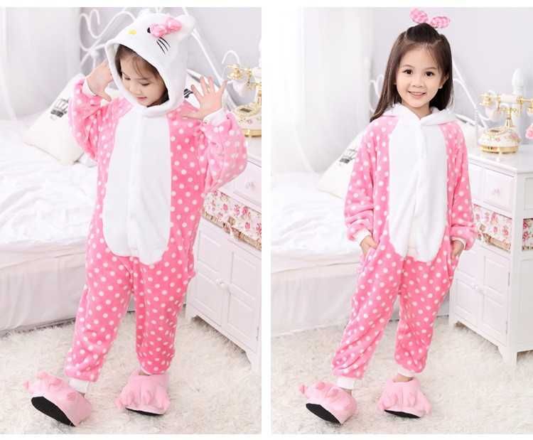 Salopeta/pijama pufoasa Hello Kitty noua