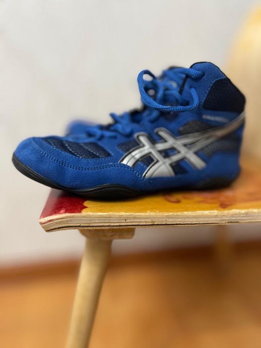 Продаю борцовские кроссовки