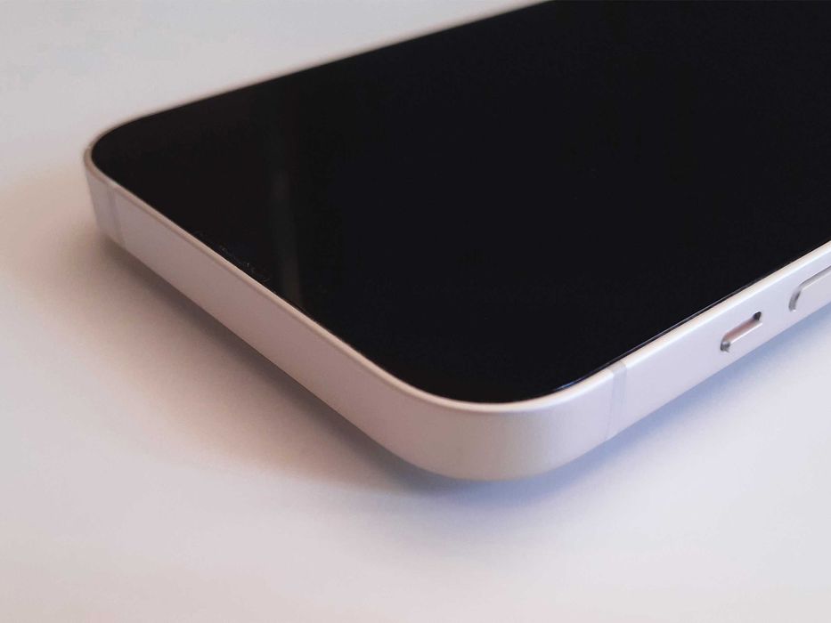 iPhone 13 - (128GB - Starlight / Бял) - Отличен