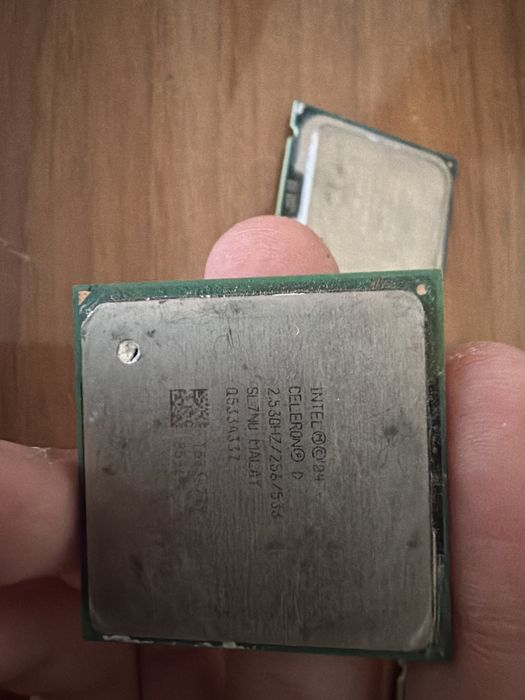 Продаю старые плашки и процессора