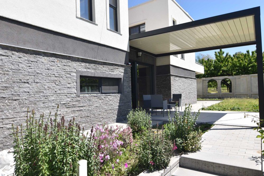 ОБЗАВЕДЕНА Къща - село Марково