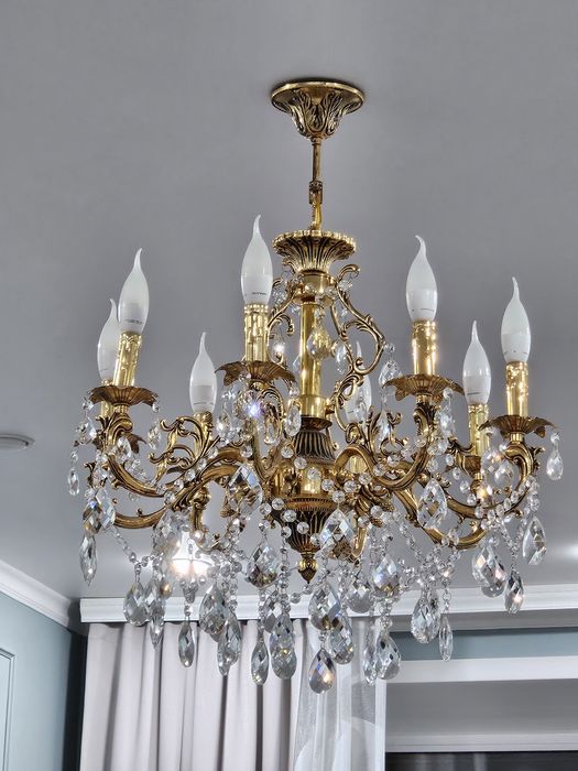 Продам люстру в гостинную