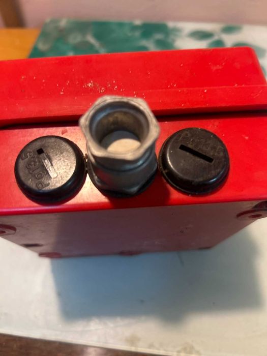 Ръчни пожароизвестители (2 бр.) – отлично състояние