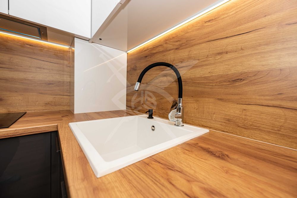 Продава се Тристаен апартамент в Пловдив, Остромила - 87 кв.м за 1771 €/кв.м - Снимка #7