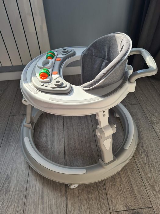 Стульчик для кормления и Ходунки