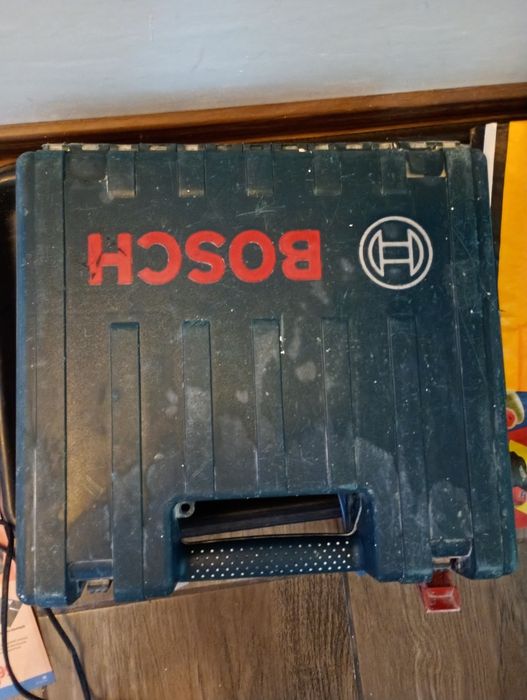 Vând set Bosch baterie 18 V