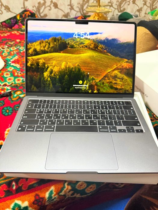 Macbook air M3 8/256