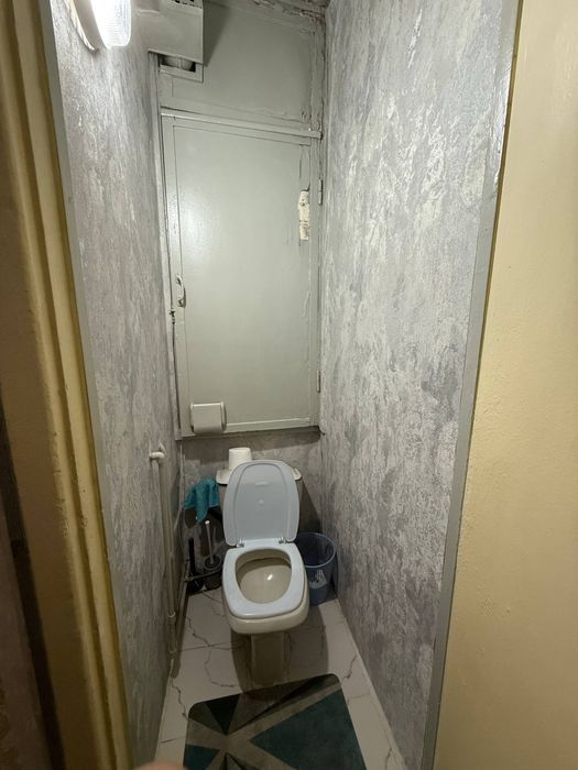 Чилонзор район 8-квартал 2/4/4 панель 1.5*3.Смежная. Не торец