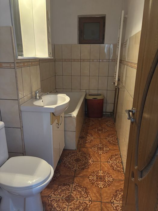 Inchiriez apartament cu 2 camere  zona centrala (Finanțe )etaj 1