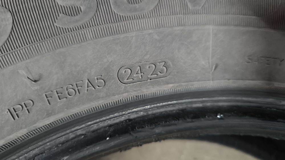 235-60-R18  , три покрышки.