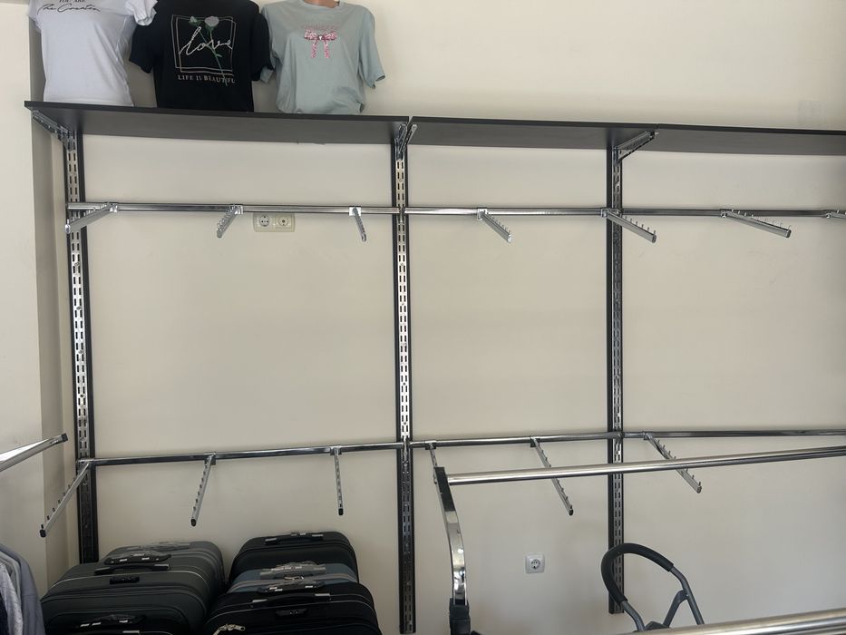 Оборудване за магазин за дрехи-щендери, манекени, закачалки, рафтове