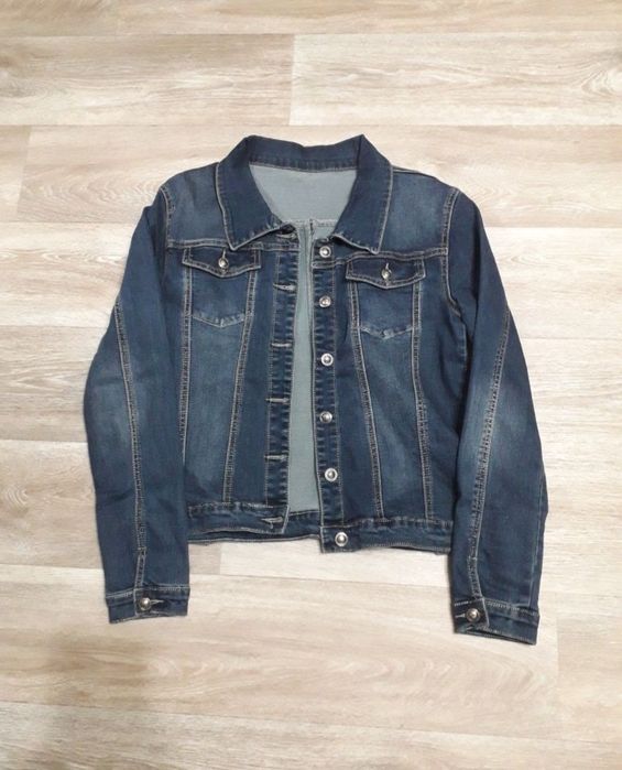 Отдам  джинсы на девочку и джинсовые куртки