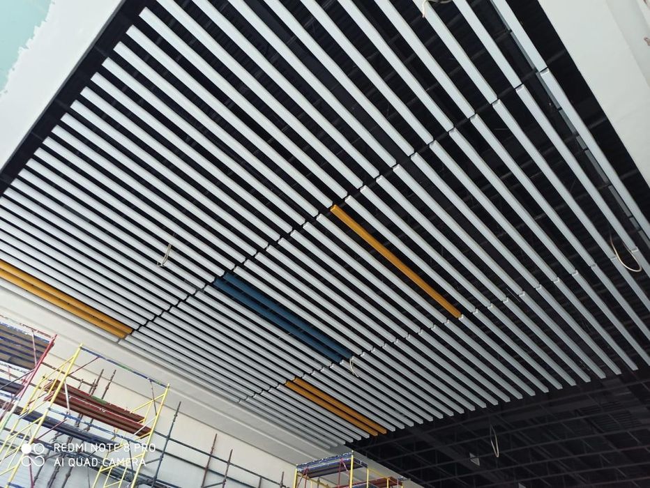 Кубообразный реечный потолок