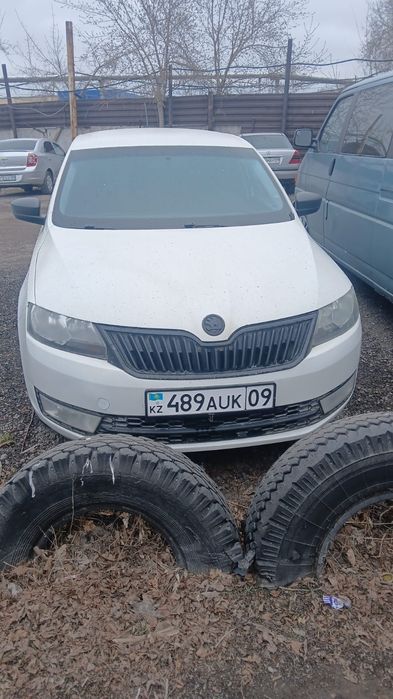 Продам машину б/у 2014 года шкода рапит