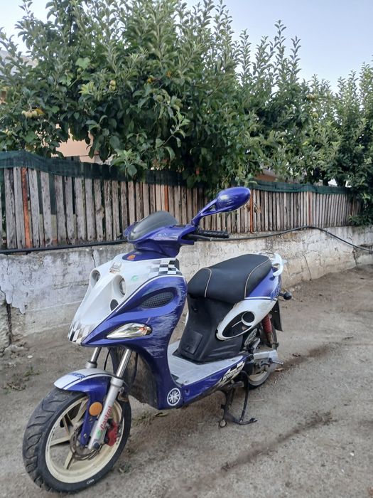 Vând scuter 49 cc 2t