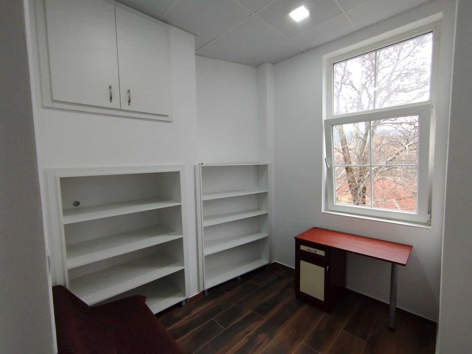 Дава се под наем Офис в Асеновград - 8 кв.м за 109.65 € - Снимка #3