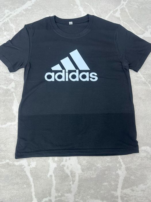 Adidas футболка .