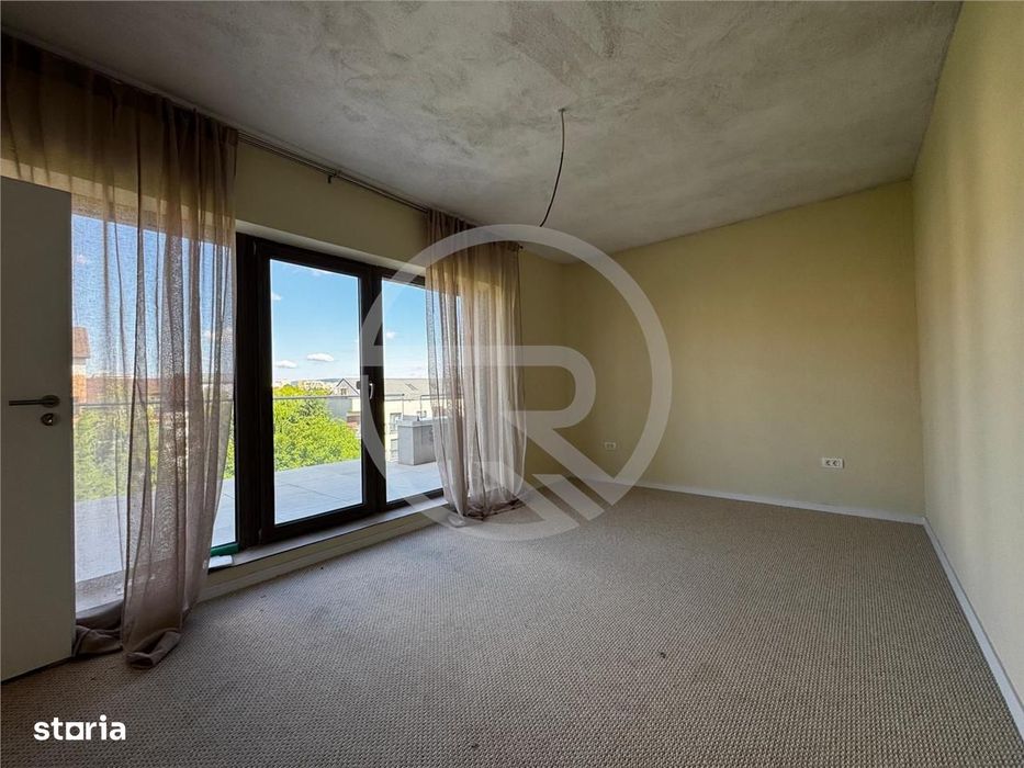 Apartament Tip Penthause 3 camere,103 mp + 2 terase ,situat pe strada