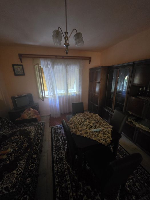 De vânzare casă spațioasă la țară, întreținută, cu anexe și baie nouă