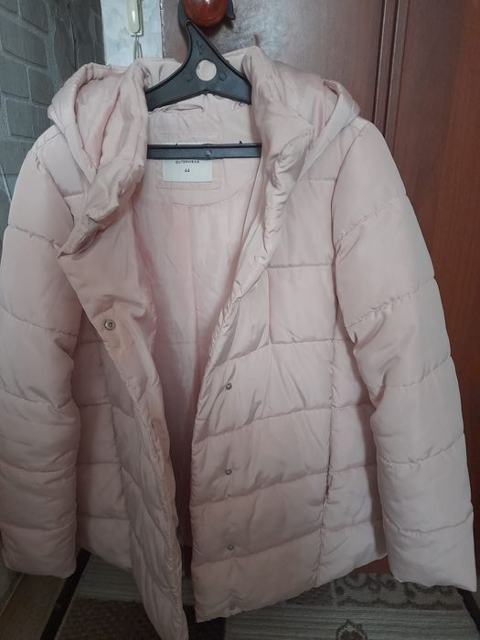 Куртка женская утеплённая.