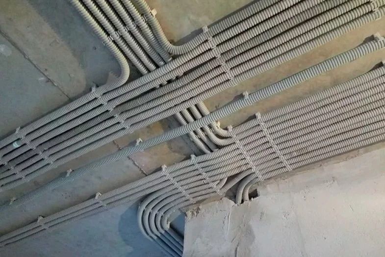 Электрика и сантехника  все виды работ. Гарантия качество. Только спец