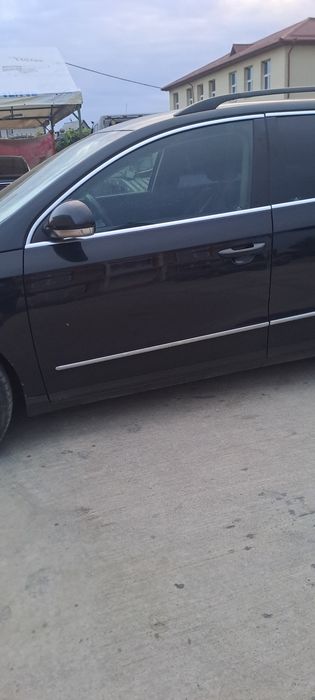 Vand usa stânga fata vw Passat B6 an 2010 break cod culoare LC9X in stare foarte buna fara rugina