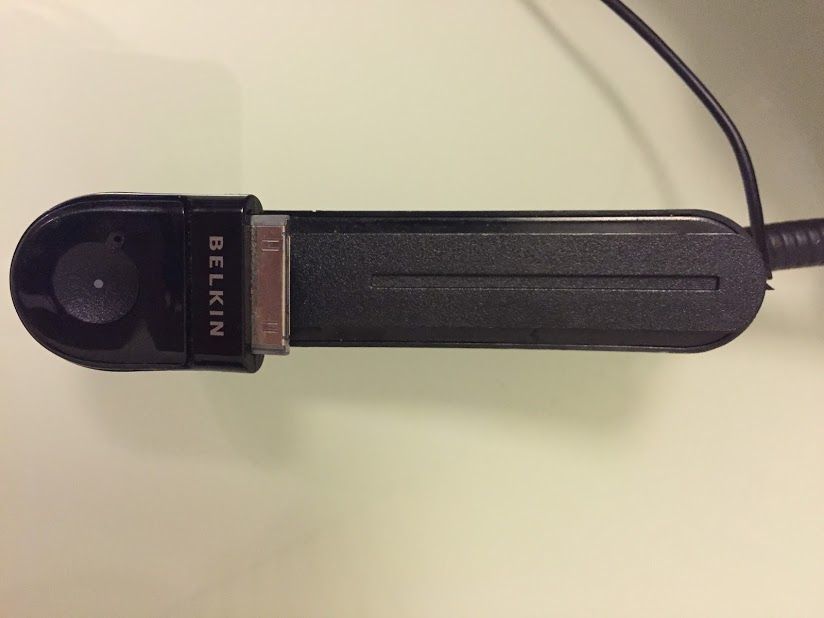 BELKIN iPhone 4/4s зарядно, аудио стойка за кола