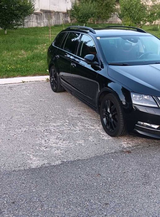 Vând mașină de familie.