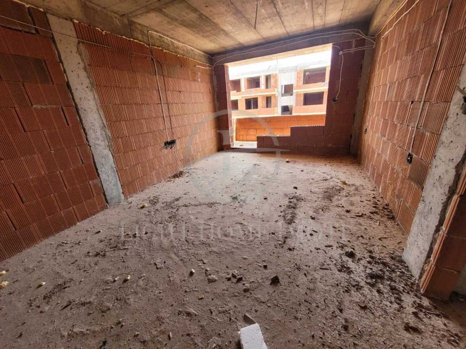 Продава се Двустаен апартамент в Пловдив, Остромила - 52 кв.м за 1520 €/кв.м - Снимка #1