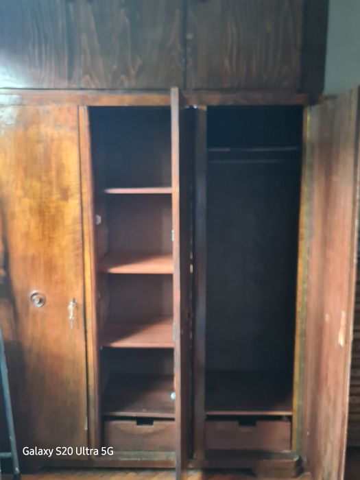 Трикрилен гардероб с надстройка