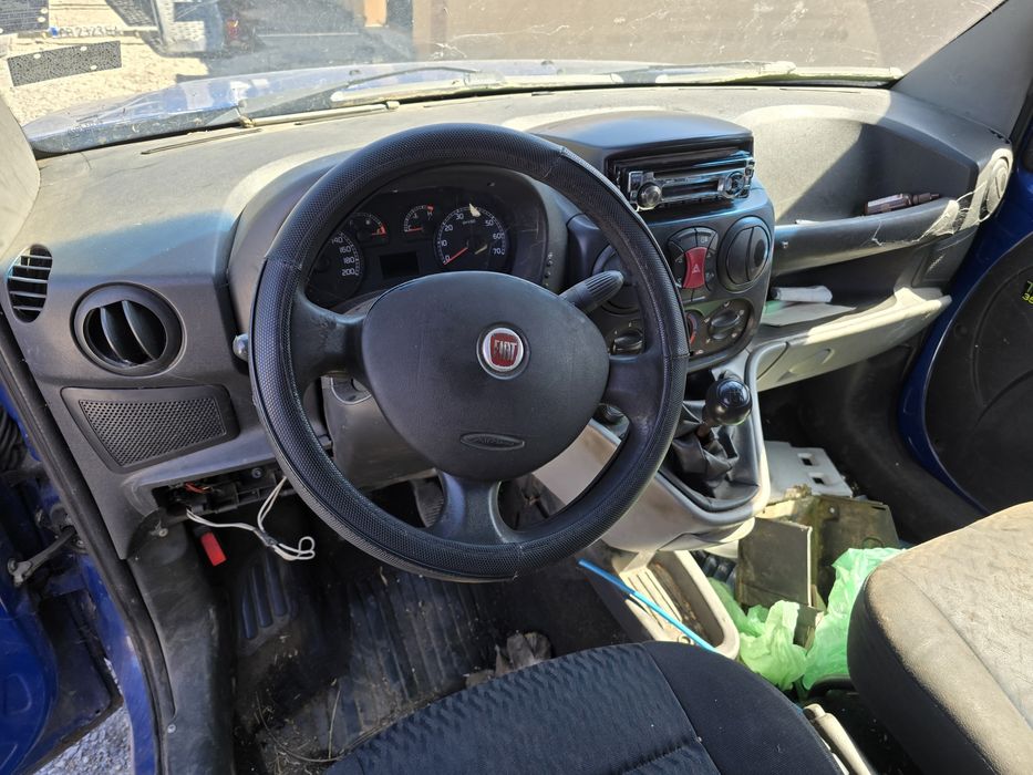 Продавам фиат добло на части