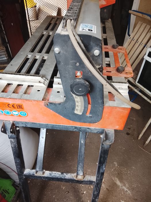 Mașina de taiat gresia și faianță